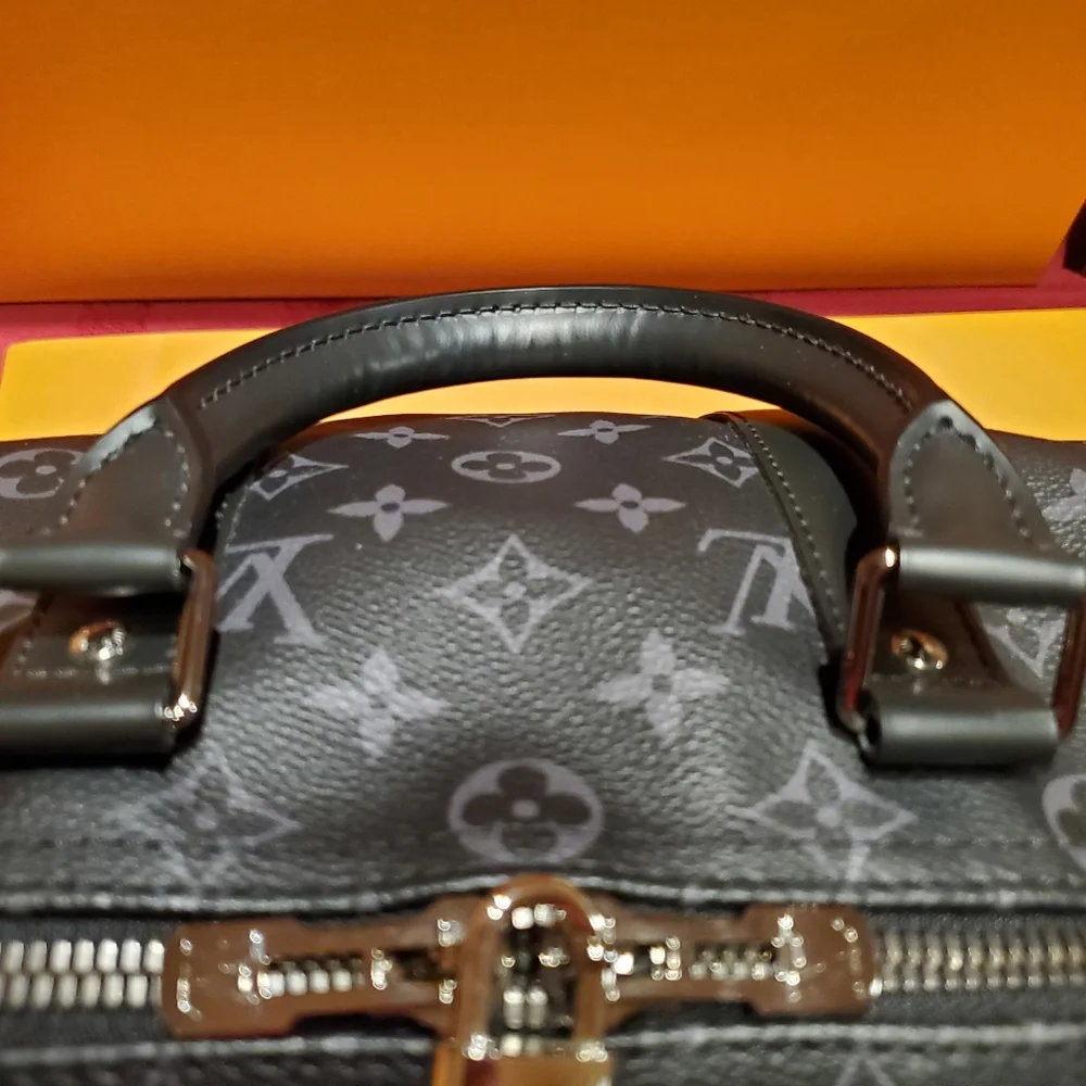 LOUIS VUITTON Keepall Bandoulière 45 in Monogram Eclipse - Like New